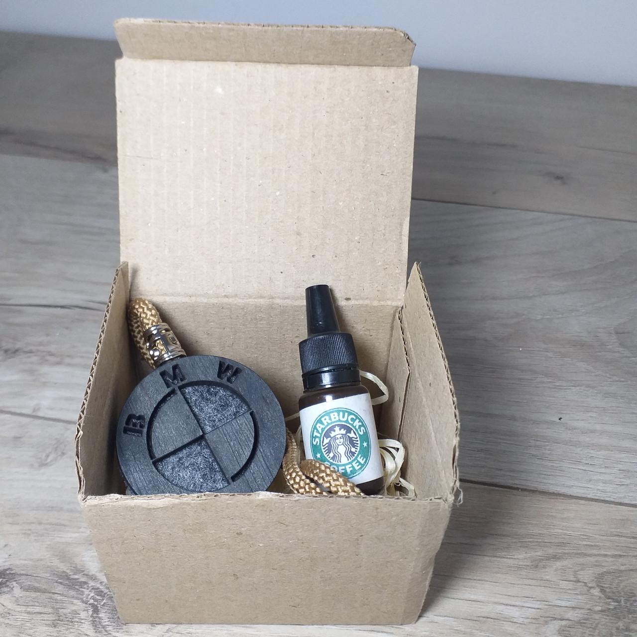 Ароматизатор-подвеска для авто из дерева и войлока с логотипом BMW и ароматом Starbucks Coffee (KG-12240) - фото 5 Ароматизатор-подвеска для авто из дерева и войлока с логотипом BMW и ароматом Starbucks Coffee (KG-12240) - фото 5