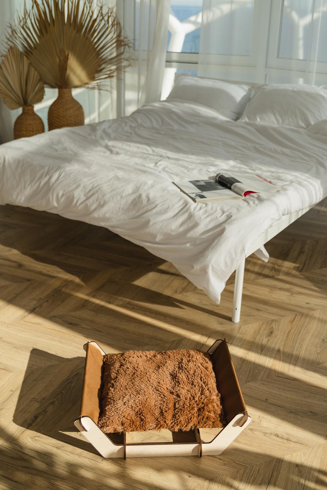 Гамак-лежак Incor для кота прямоугольный деревянный с мехом 50х40х15 см Коричневый (504015-5)