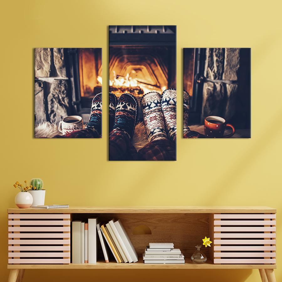 Картина для интерьера Семья у камина 66x40 см (522-32)