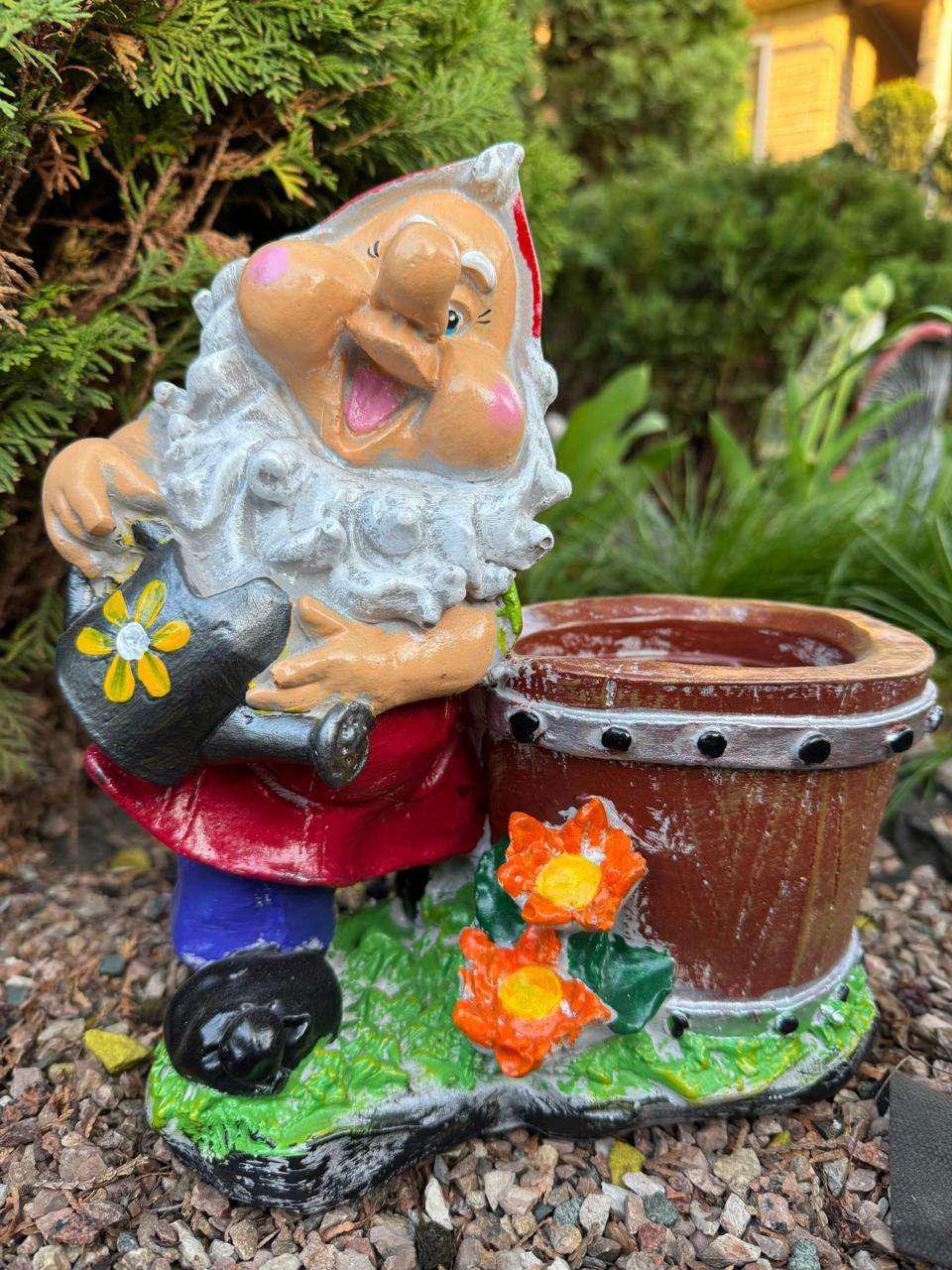 Фигура садовая Гном с лейкой гипс ручная работа