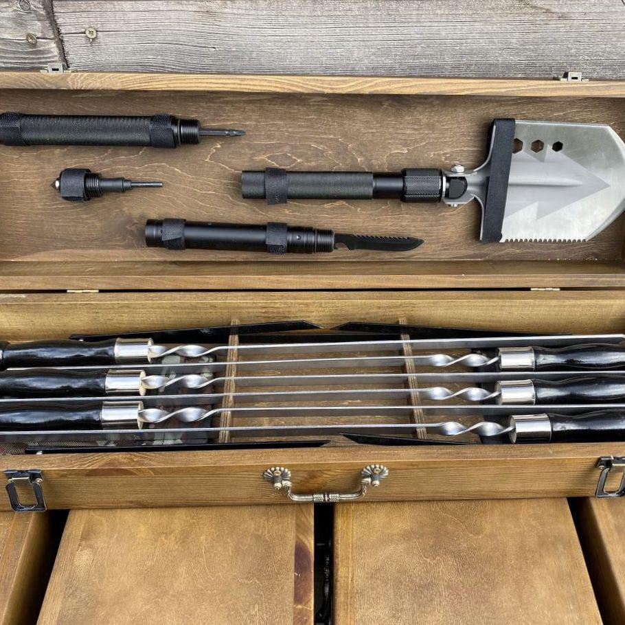 Подарунковий набір шампурів з аксесуарами Mzavod Індіана Джонс із нержавіючої сталі в дерев’яному кейсі 720x120x210 мм (136-17-1190810000815) - фото 10 Подарунковий набір шампурів з аксесуарами Mzavod Індіана Джонс із нержавіючої сталі в дерев’яному кейсі 720x120x210 мм (136-17-1190810000815) - фото 10