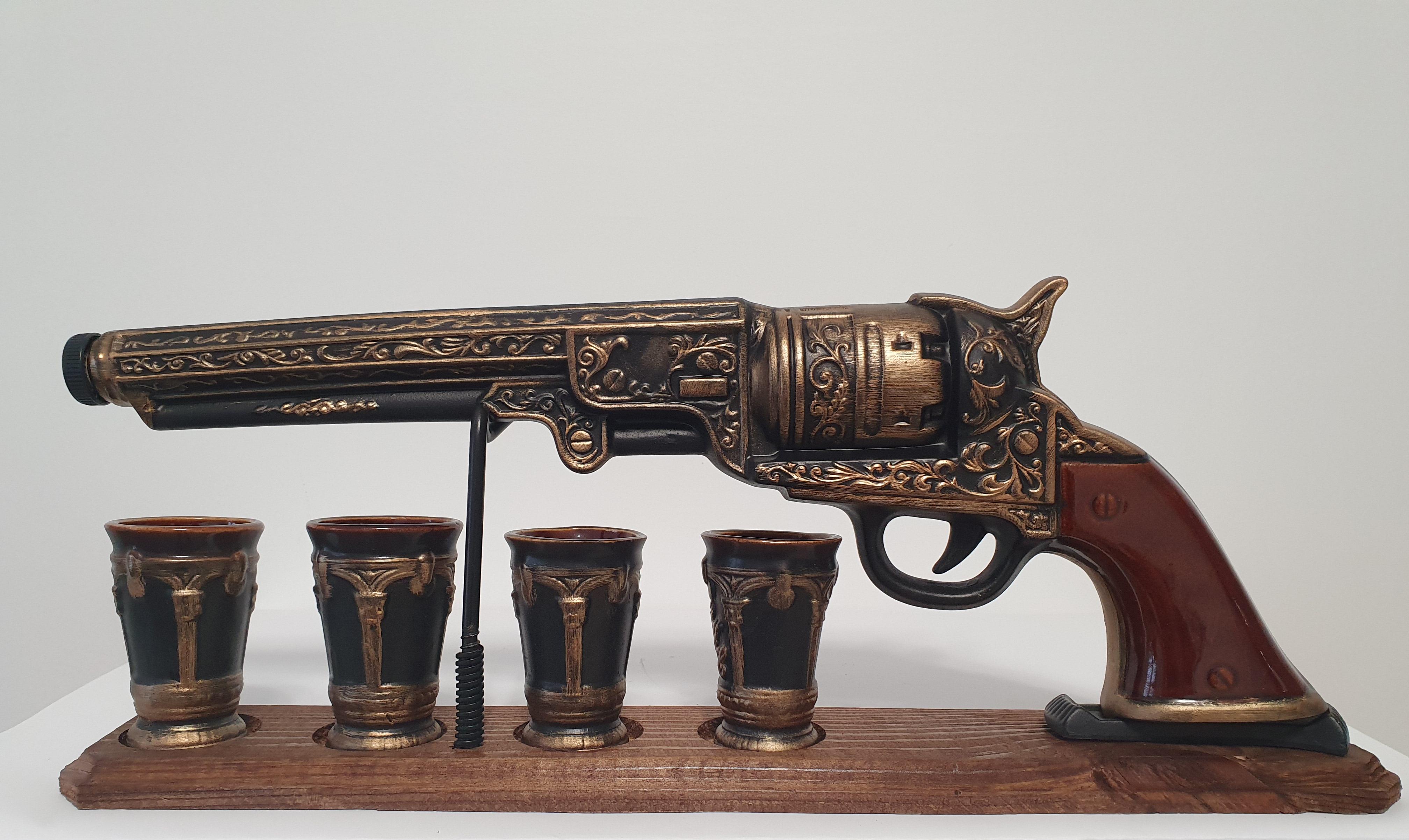 Подарочный набор для алкоголя штоф с рюмками Револьвер керамика (3218)