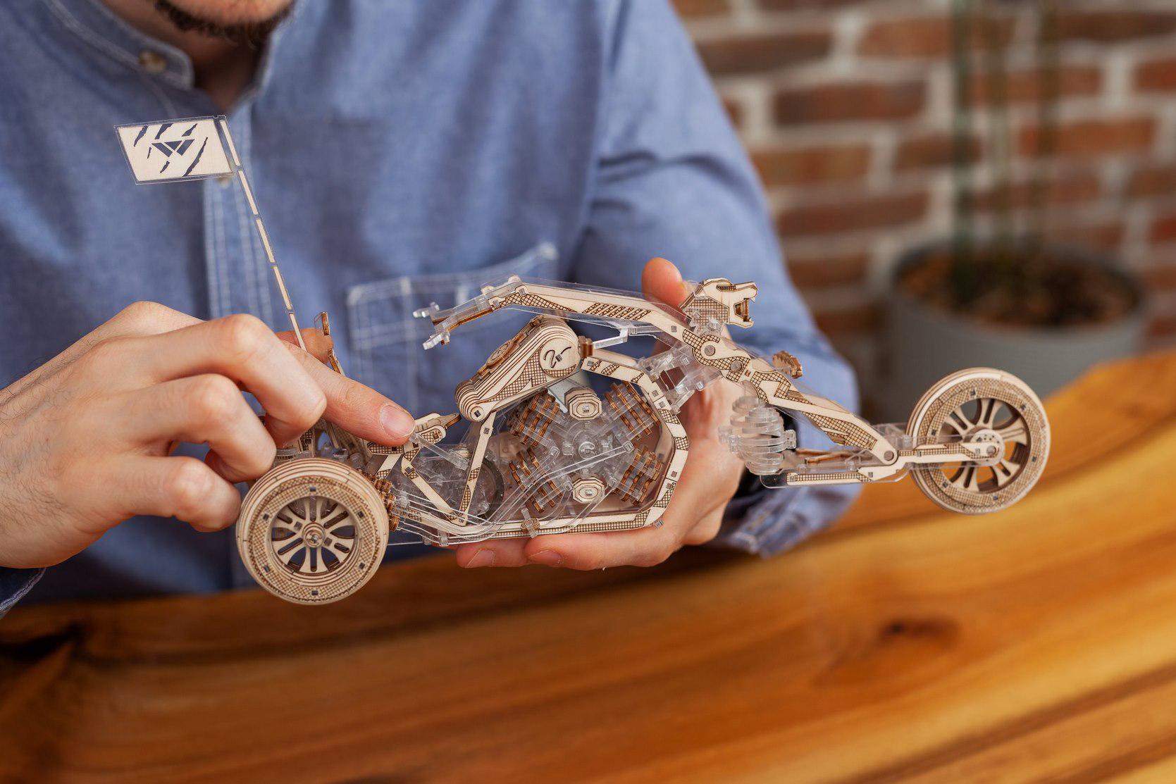 Конструктор дерев'яний Vіter Models Трицикл Black Wolf (blackwolf) - фото 7 Конструктор дерев'яний Vіter Models Трицикл Black Wolf (blackwolf) - фото 7