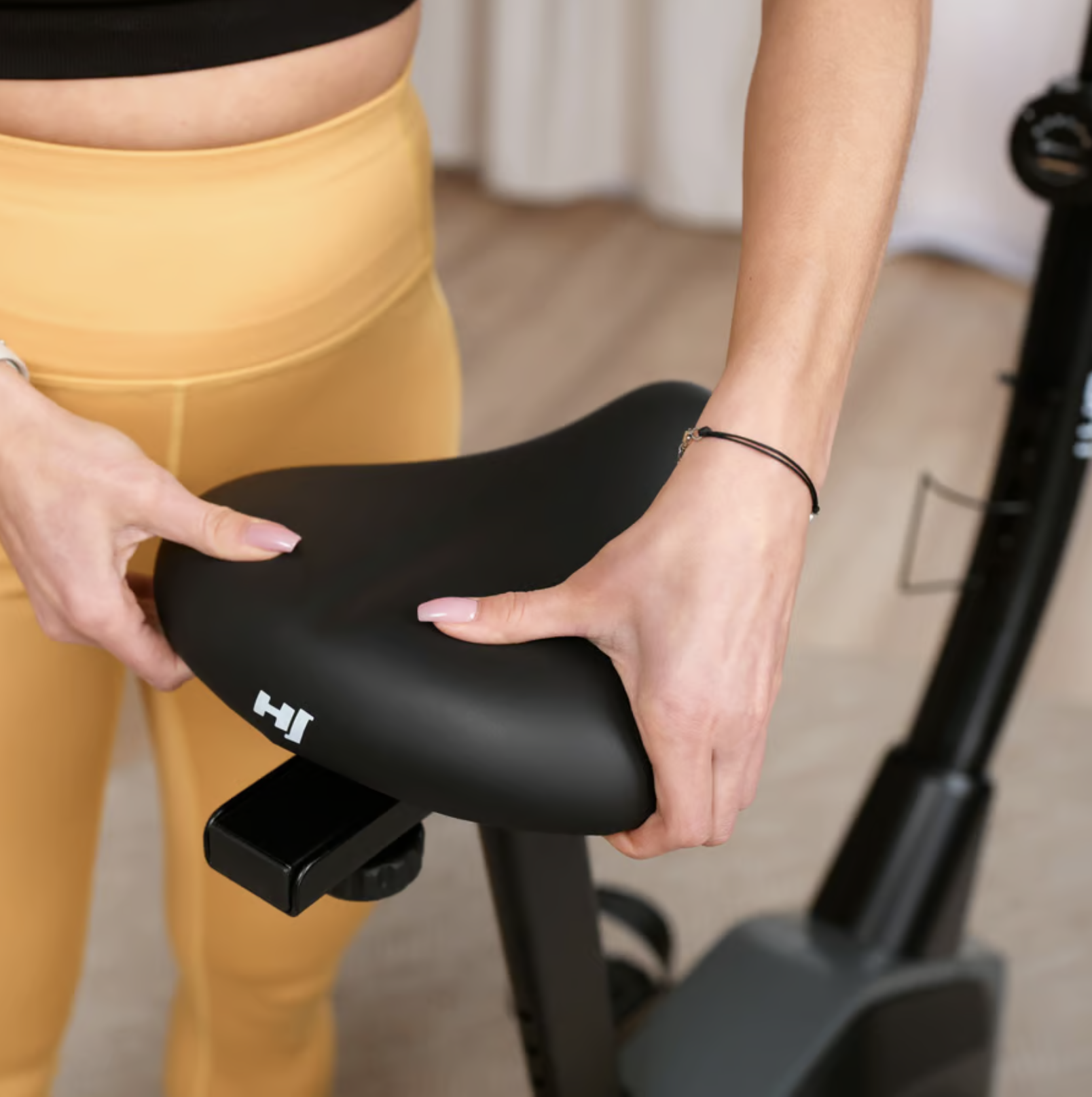 Велотренажер Hop-Sport HS-4000H Grant Чорно-золотистий (4689) - фото 12 Велотренажер Hop-Sport HS-4000H Grant Чорно-золотистий (4689) - фото 12