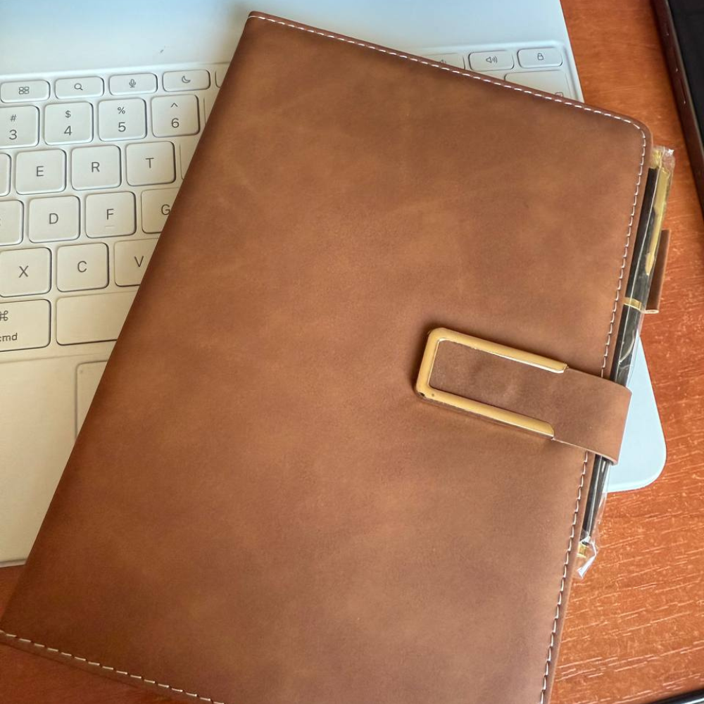 Дневник планер с ручкой на 100 листов в мягкой обложке формат А5 Коричневый - фото 3 Дневник планер с ручкой на 100 листов в мягкой обложке формат А5 Коричневый - фото 3