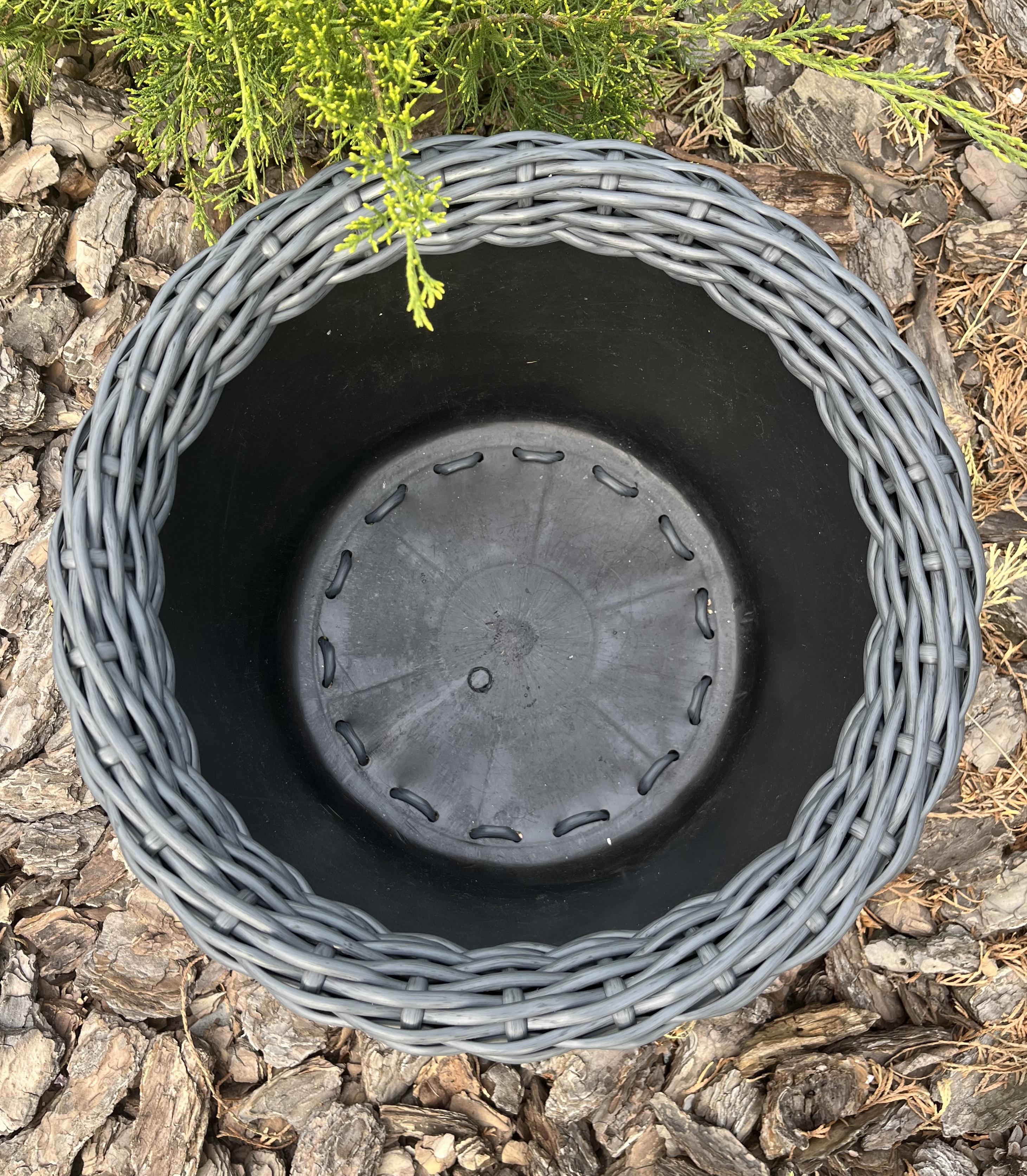 Кашпо для квітів зі штучного ротанга 45 л Графіт (27922471) - фото 2