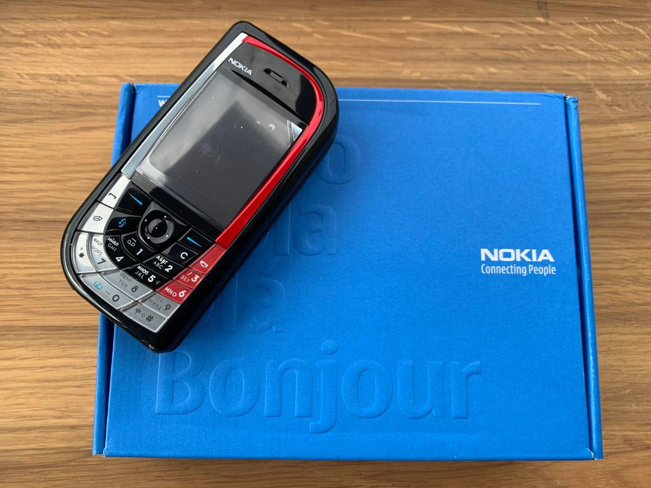 Мобильный телефон Nokia 7610 Красно-черный - фото 1