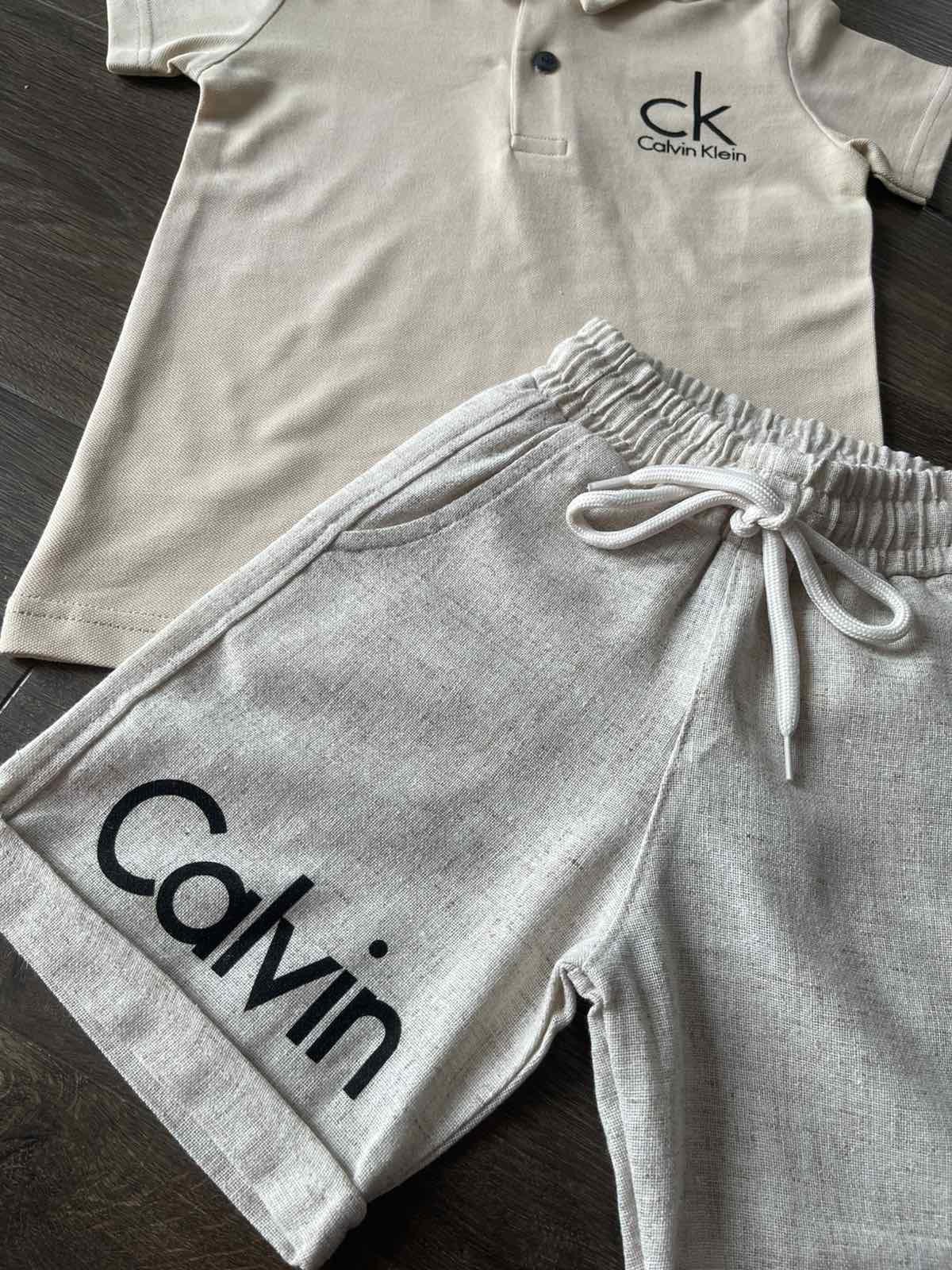 Костюм на мальчика Calvin Klein поло/шорты 116-122 см Бежевый (25184364) - фото 6 Костюм на мальчика Calvin Klein поло/шорты 116-122 см Бежевый (25184364) - фото 6