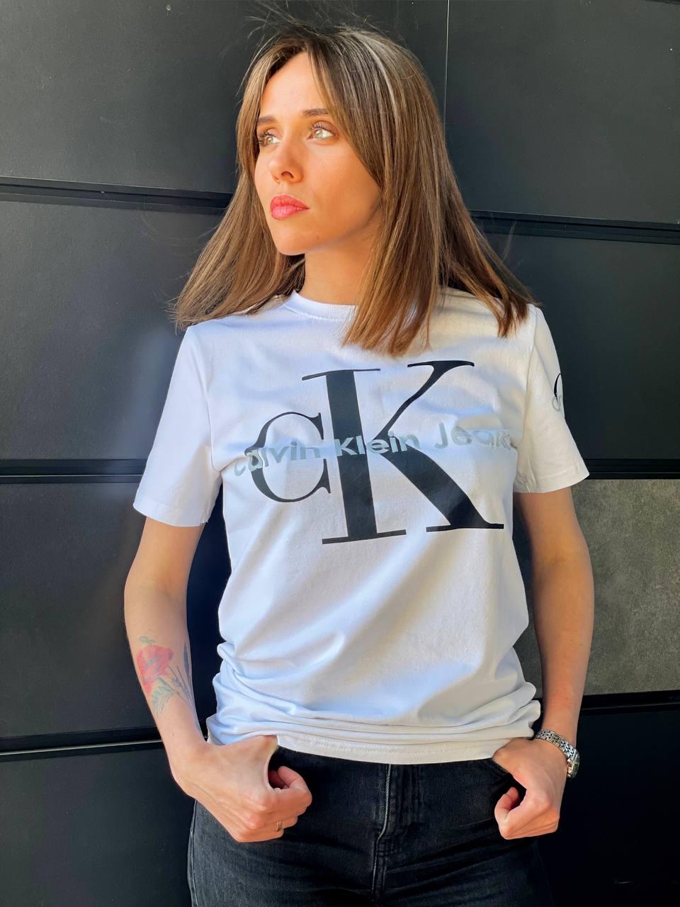 Футболка жіноча Calvin Klein р. 42 Білий (200193-1-O-5) - фото 1 Футболка жіноча Calvin Klein р. 42 Білий (200193-1-O-5) - фото 1