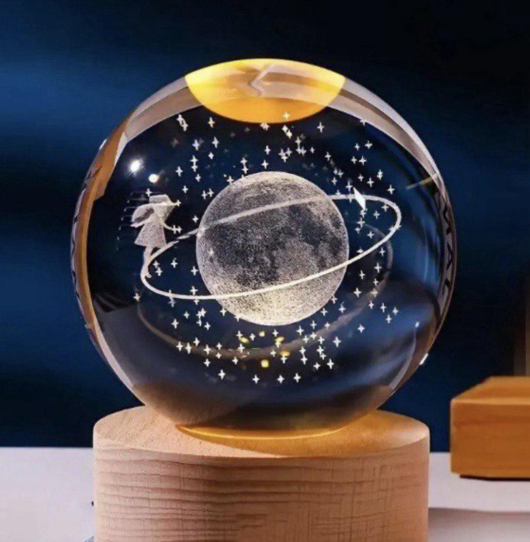 Ночник хрустальный шар Девочка на орбите на деревянной подставке LED подсветки/от USB 8 см (м00066)