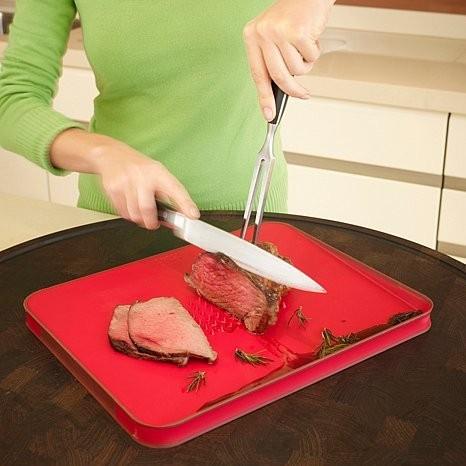 Піднос-дошка Joseph Joseph Cut&Carve Plus Large Red (60004) - фото 3 Піднос-дошка Joseph Joseph Cut&Carve Plus Large Red (60004) - фото 3