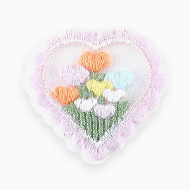 Аппликация нашивка Blooming heart вышитая 4,1х4,3 см 1 шт. Сиреневый (АН4143с65)