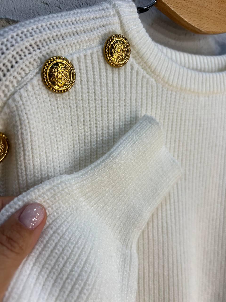 Свитер женский MIX RAY 6733 золотые пуговицы на плечах укороченный свободный OS Белый (1212) - фото 7 Свитер женский MIX RAY 6733 золотые пуговицы на плечах укороченный свободный OS Белый (1212) - фото 7