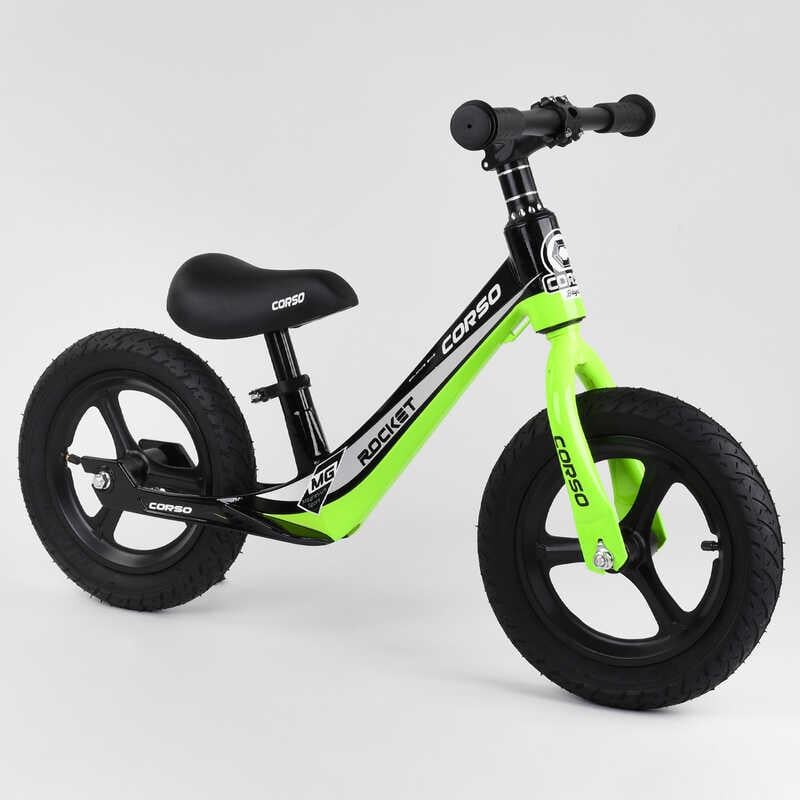 Біговел дитячий з надувними колесами, магнієвою рамою і магнієвими дисками + підніжка Corso Black/Light green (99984)