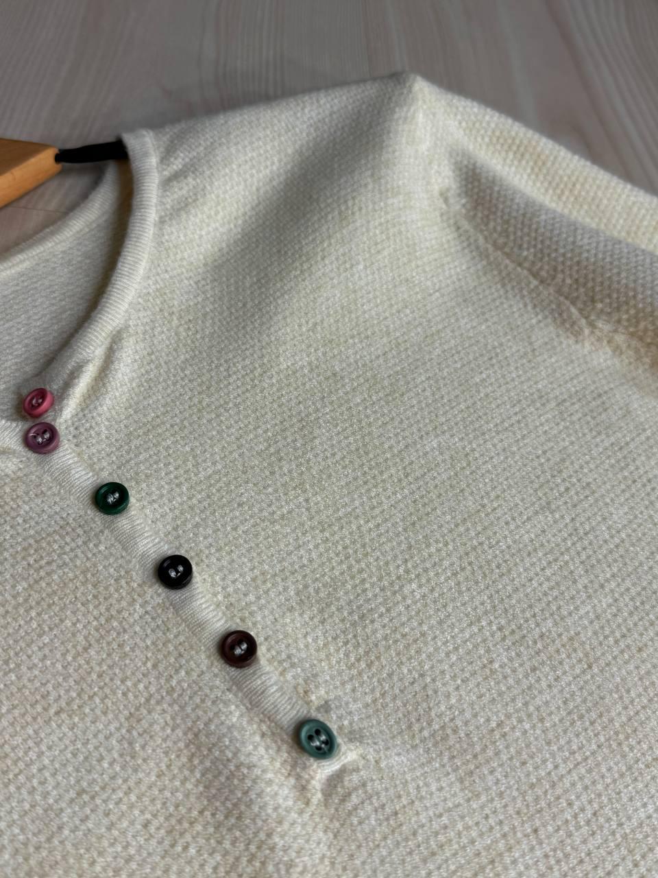 Свитер женский AN 02493 букле с пуговицами тонкий и теплый базовый One Size Молочный - фото 2 Свитер женский AN 02493 букле с пуговицами тонкий и теплый базовый One Size Молочный - фото 2