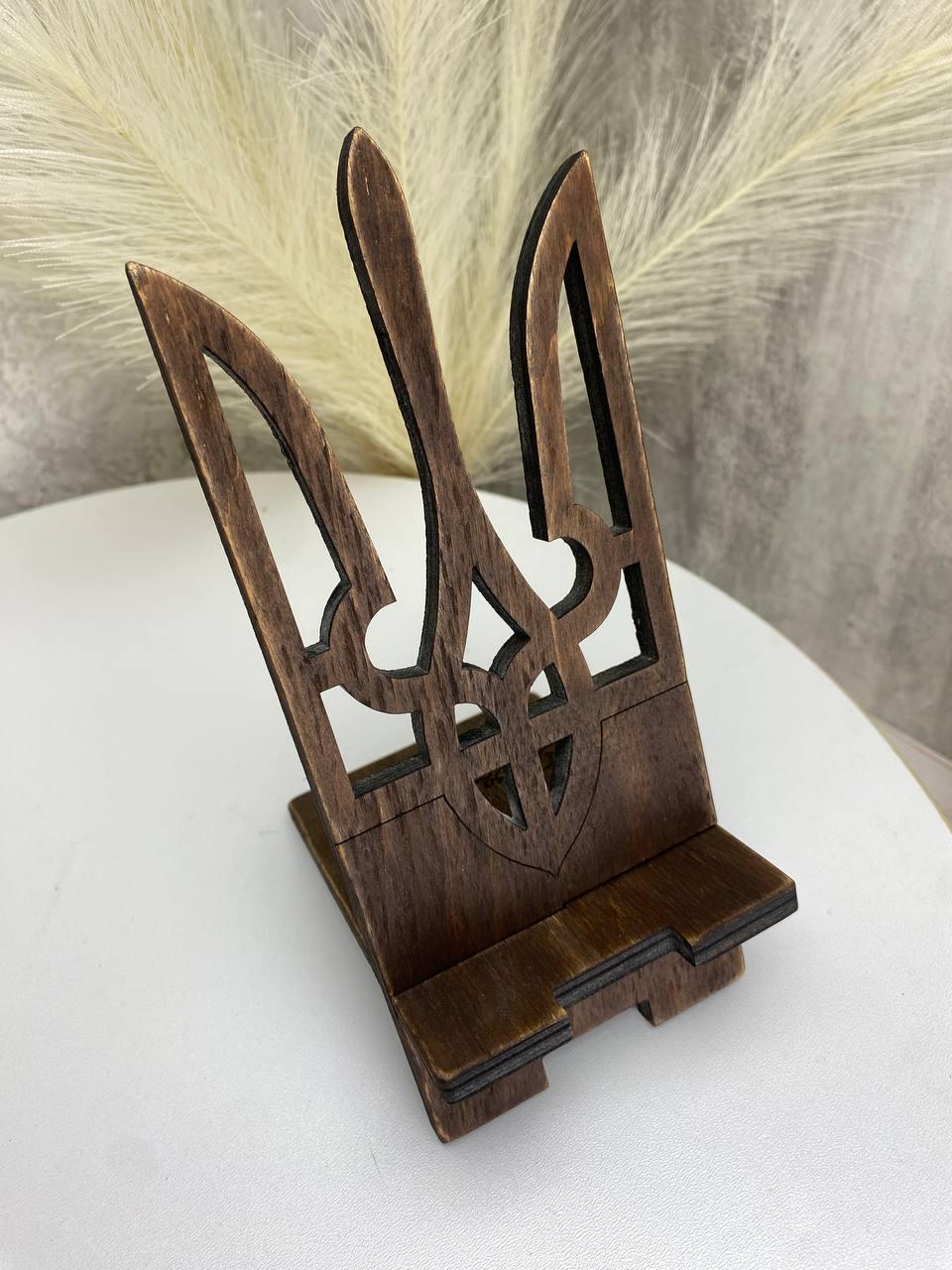 Підставка для телефону настільна Герб з фанери (21051510) - фото 6 Підставка для телефону настільна Герб з фанери (21051510) - фото 6