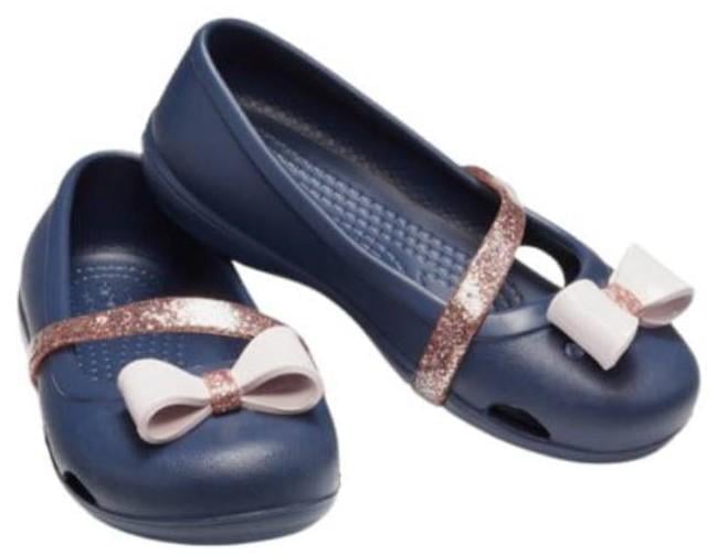 Балетки для дівчинки Crocs Kids' Lina Charm Flat Navy/Pink р. 24/25 Синій (26043) Балетки для дівчинки Crocs Kids' Lina Charm Flat Navy/Pink р. 24/25 Синій (26043)