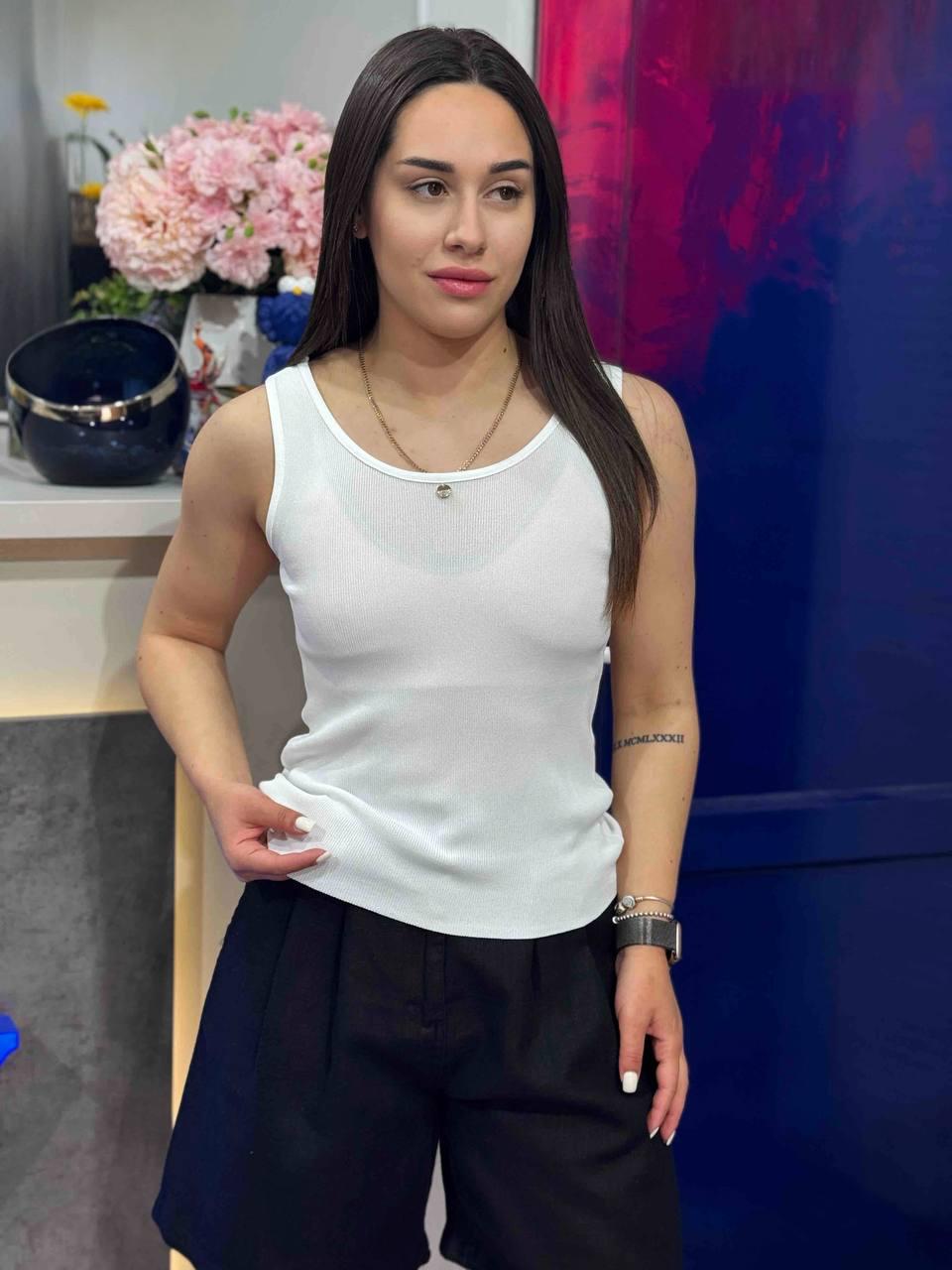 Майка женская A-N 2295 в рубчик с кулоном OS Белый (26404730)