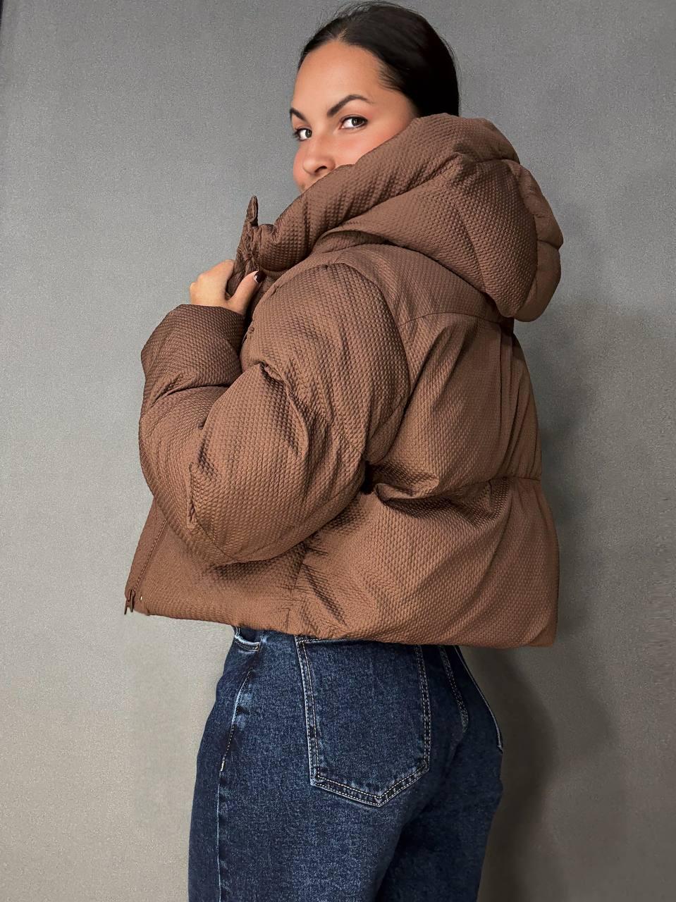 Куртка жіноча LADY YEP 10039 вафельна пуффер оверсайз з капюшоном р. 42 Коричневий (4881) - фото 7 Куртка жіноча LADY YEP 10039 вафельна пуффер оверсайз з капюшоном р. 42 Коричневий (4881) - фото 7