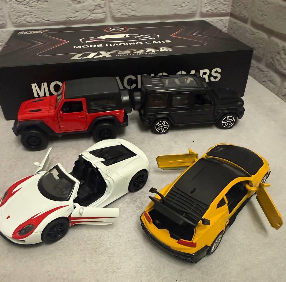 Набор машинок из металла 4 шт. с открытием дверей и led подсветкой фар (2835160254)