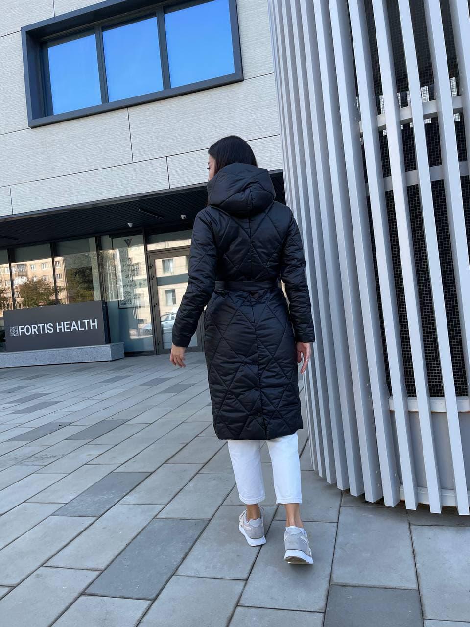 Куртка-пальто жіноча стьобана K&ML з капюшоном 19 XL р. 50 Чорний (9260493) - фото 6 Куртка-пальто жіноча стьобана K&ML з капюшоном 19 XL р. 50 Чорний (9260493) - фото 6