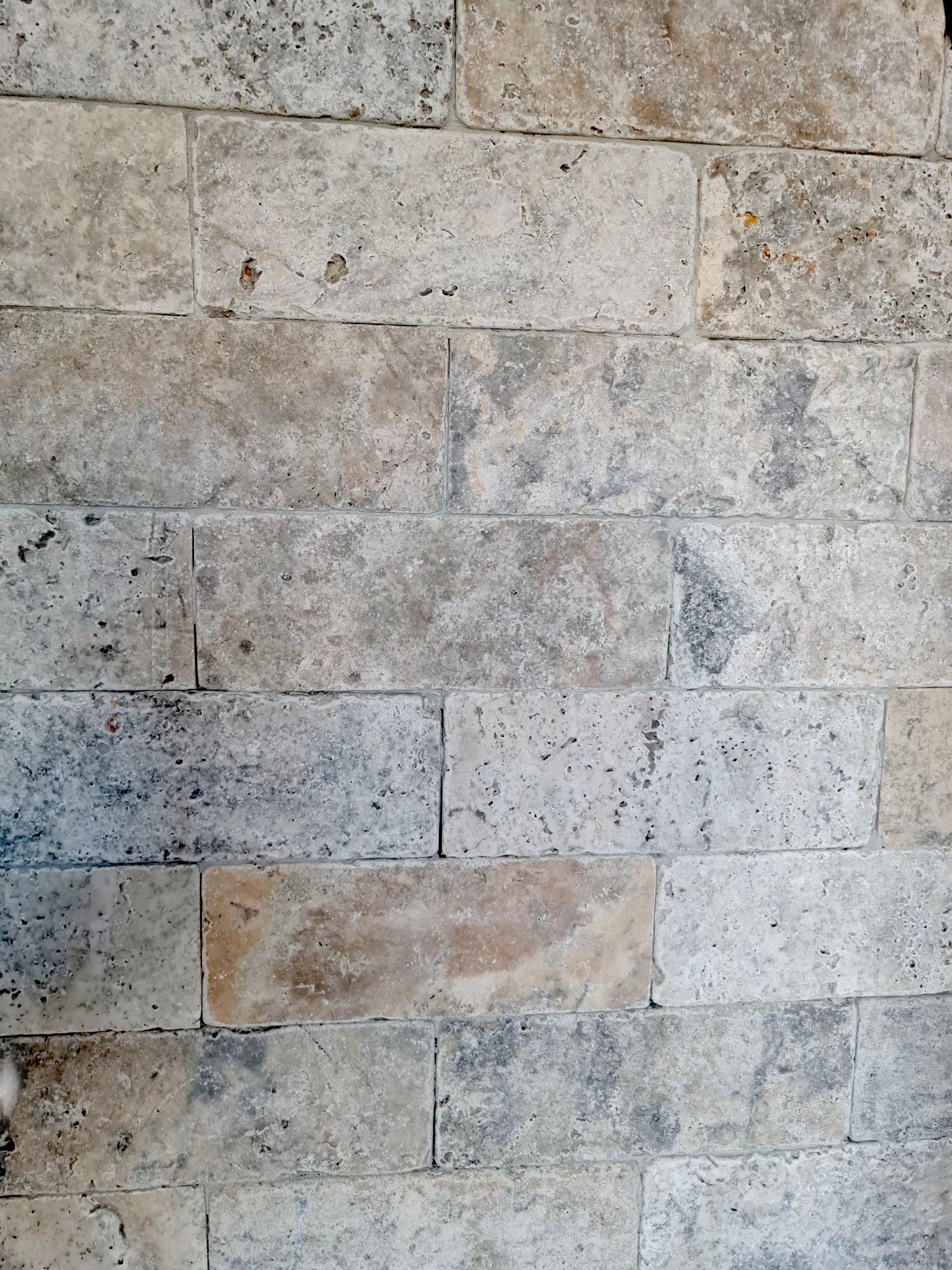 Плитка травертин STONELAK TUSCAN SILVER Tumbled/Антік 7,5х20,3 см 0,5 кв. м Grey (999802) - фото 3 Плитка травертин STONELAK TUSCAN SILVER Tumbled/Антік 7,5х20,3 см 0,5 кв. м Grey (999802) - фото 3