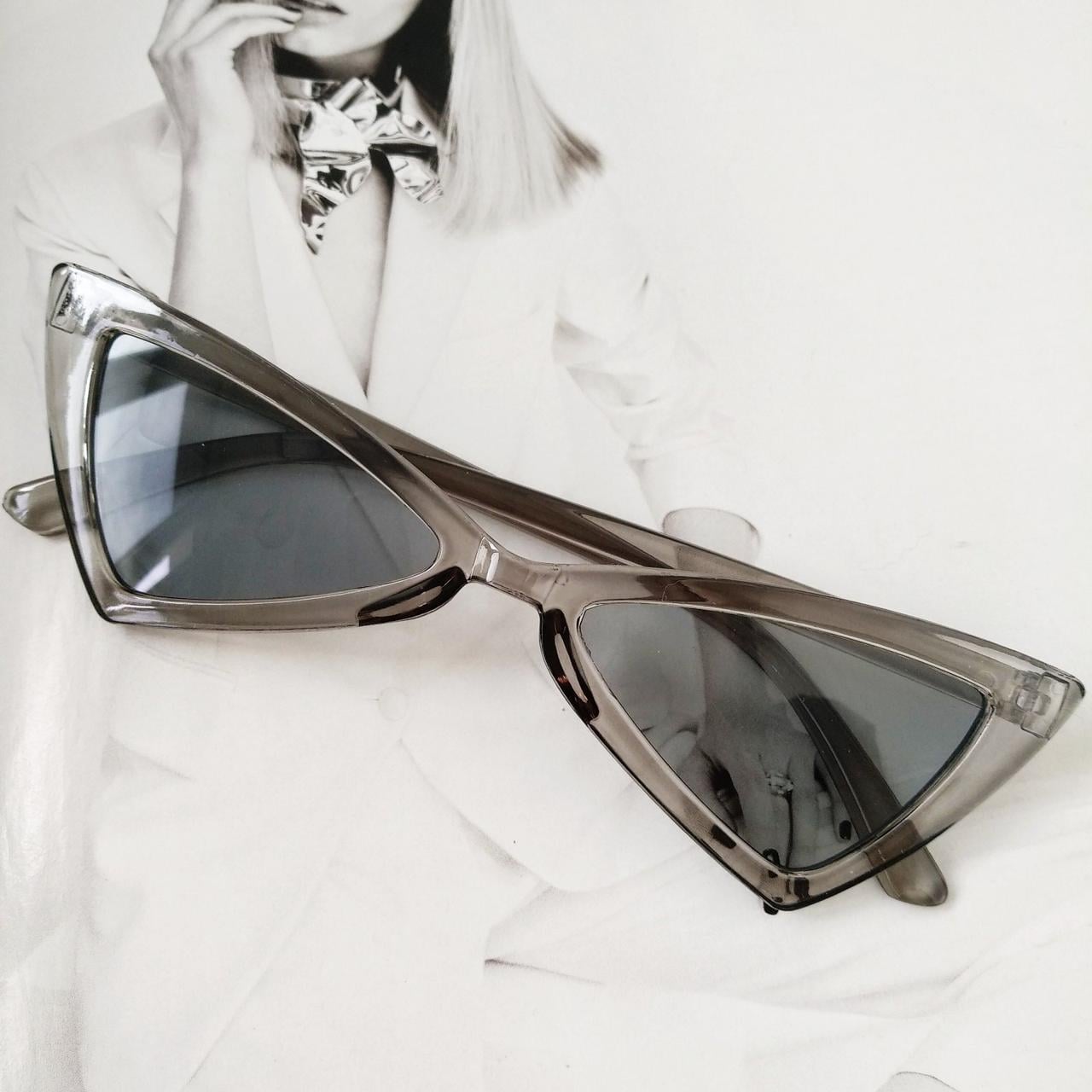 Очки треугольные солнцезащитные Серый