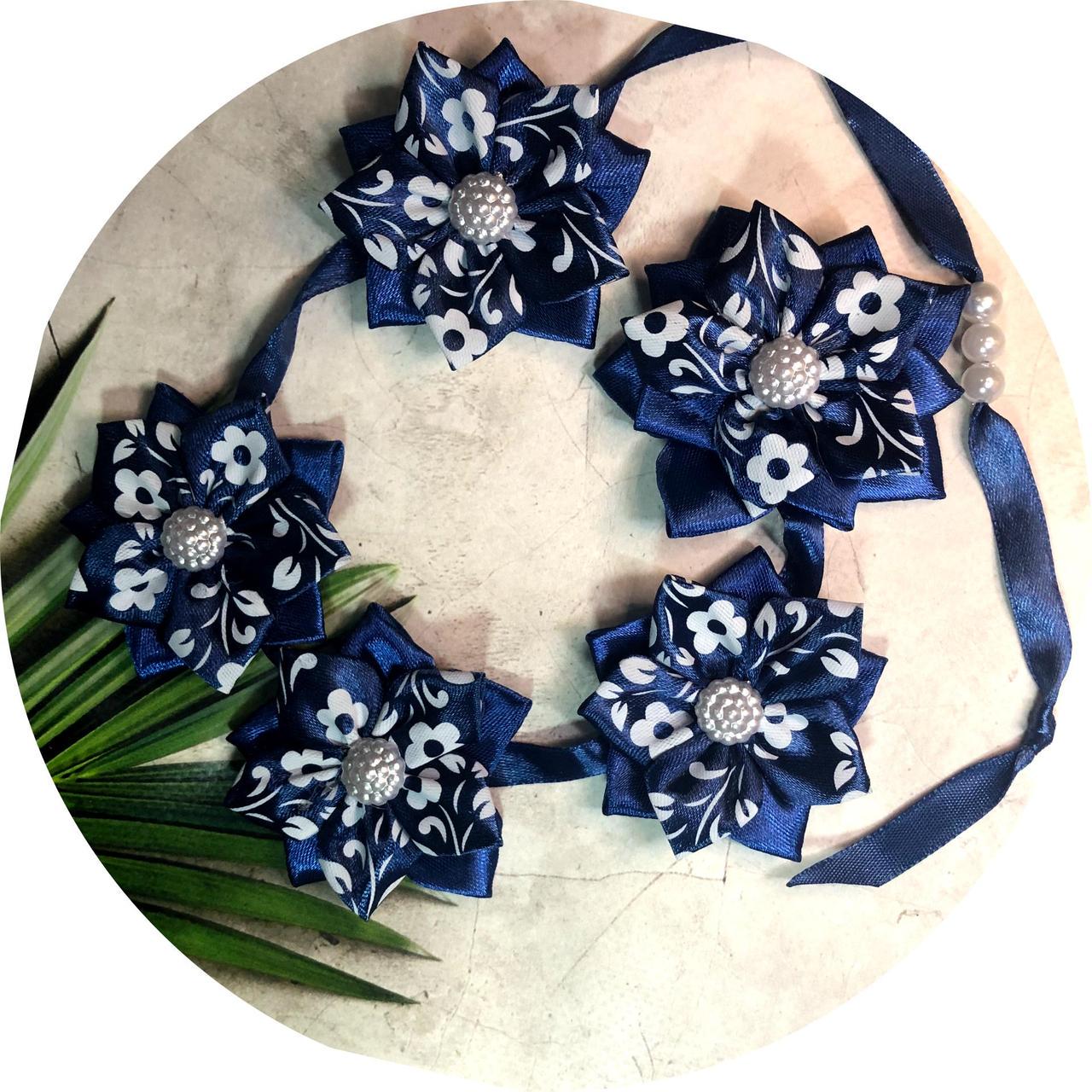 Стрічка в косу з квітками 55х7х6 см Темно-синій (10835)