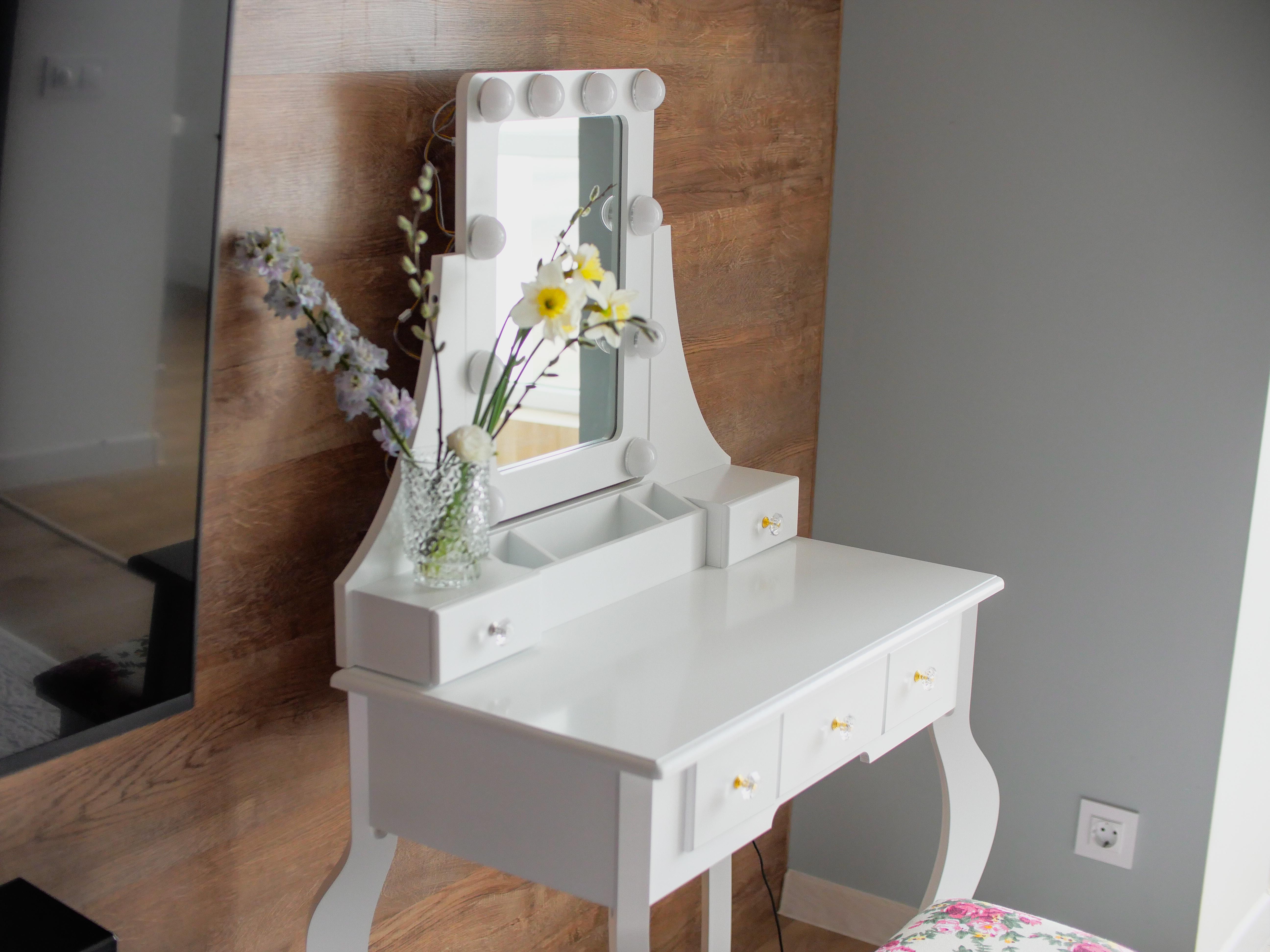 Туалетний столик з підсвіткою Bonro В-065L червона табуретка (20000035) - фото 18 Туалетний столик з підсвіткою Bonro В-065L червона табуретка (20000035) - фото 18