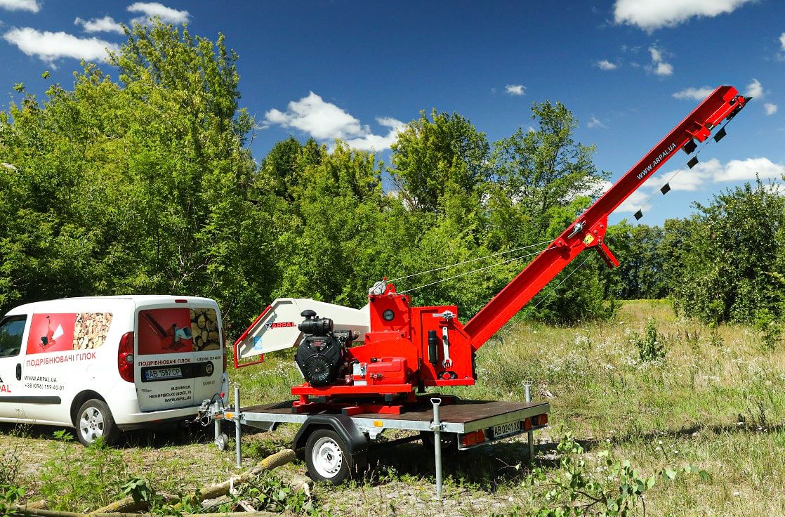 Подрібнювач гілок Arpal на шматки дров з бензиновим двигуном на причепі з поворотною платформою (АМ-200БД-К) - фото 24 Подрібнювач гілок Arpal на шматки дров з бензиновим двигуном на причепі з поворотною платформою (АМ-200БД-К) - фото 24