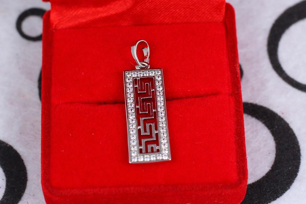 Кулон Xuping Jewelry з грецьким візерунком та камінням по периметру 2,5 см Сріблястий