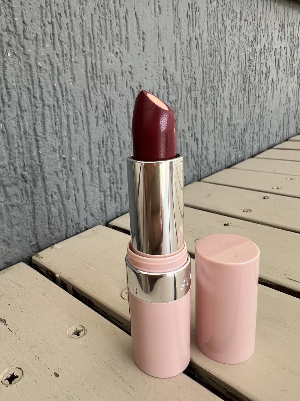 Губная помада с гиалуроновой кислотой Avon Супер Увлажнение глянцевая BURGUNDY (29008190) - фото 2 Губная помада с гиалуроновой кислотой Avon Супер Увлажнение глянцевая BURGUNDY (29008190) - фото 2