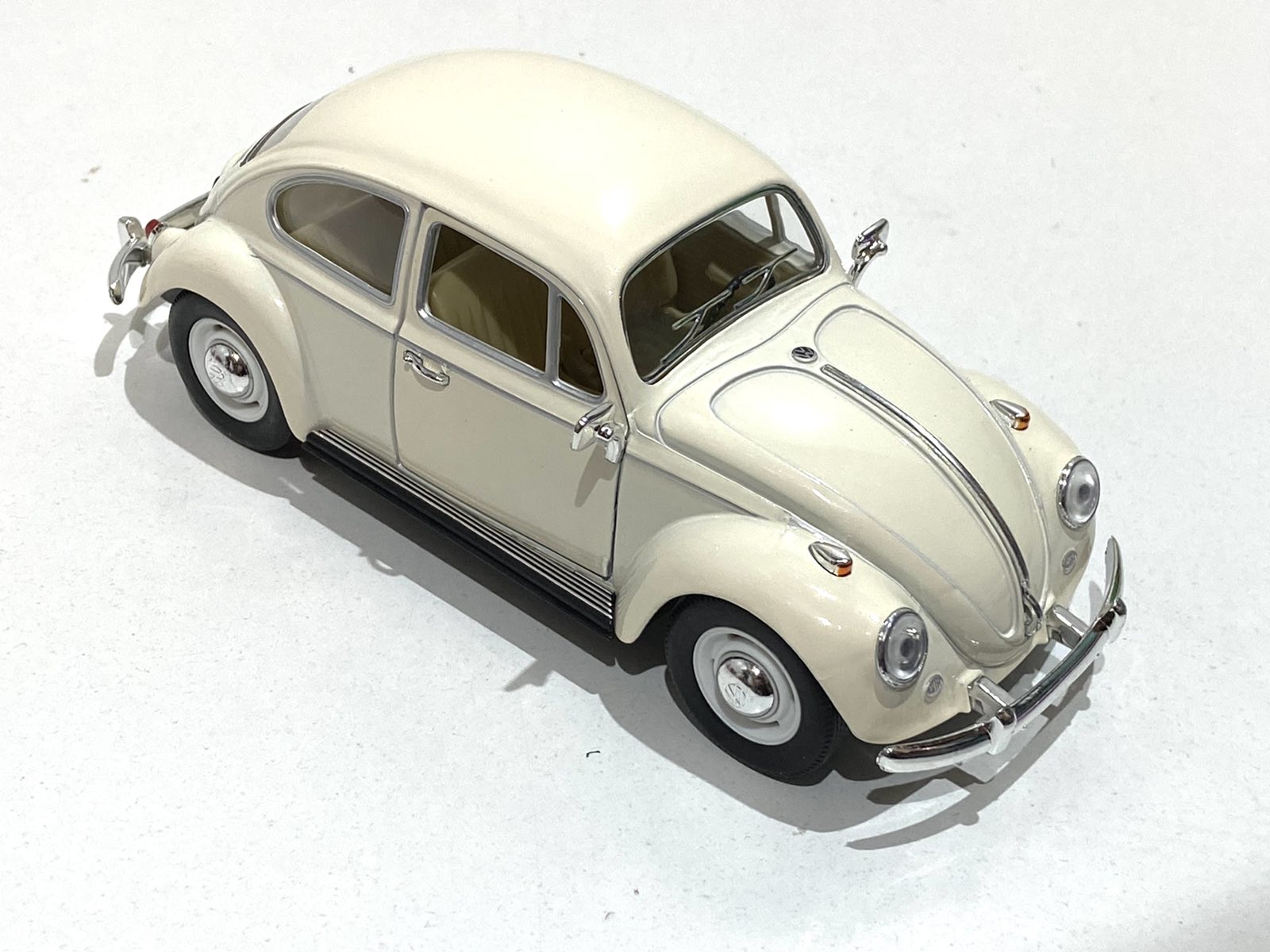 Машинка металева Kinsmart Volkswagen Beetle 1:28 Білий (KT 7002WY) - фото 7