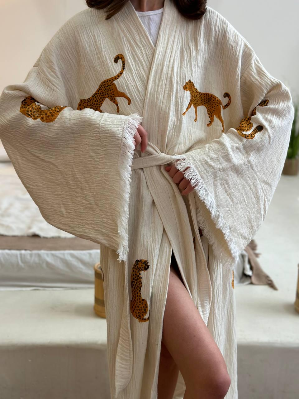 Халат-кимоно женский one size Белый с леопардом - фото 5