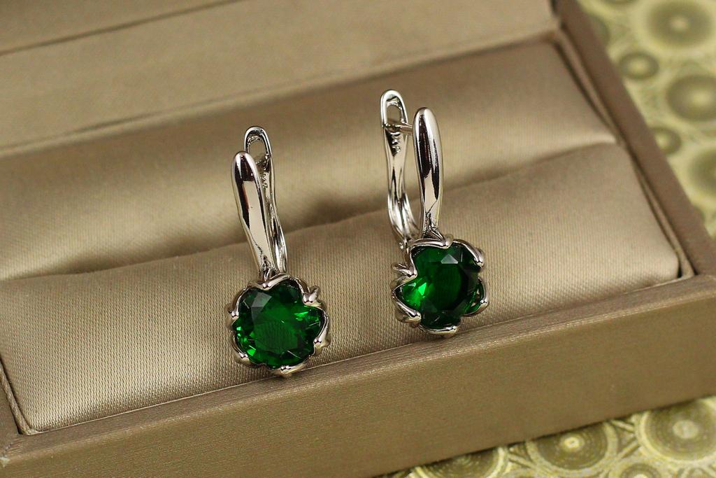 Серьги Xuping Jewelry Величественная простота с зеленым камнем 2,3 см Серебристый (31762454)