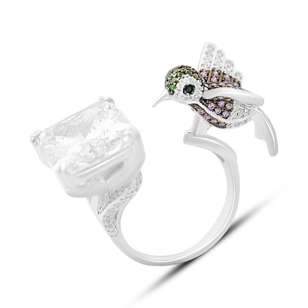 Кольцо серебряное с фианитами в форме птицы р. 17