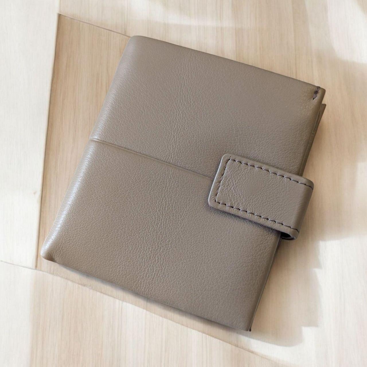 Кошелек маленький кожаный на кнопке Doniya с двумя монетницами 13х10 см Бежевый (YH-202301)