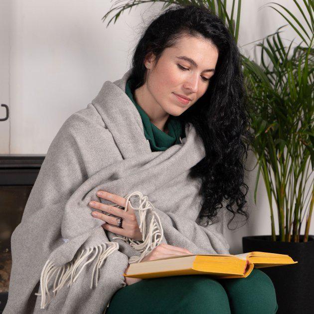 Плед кашемировый Love you 140х200 Светло-бежевый (143458) - фото 4 Плед кашемировый Love you 140х200 Светло-бежевый (143458) - фото 4