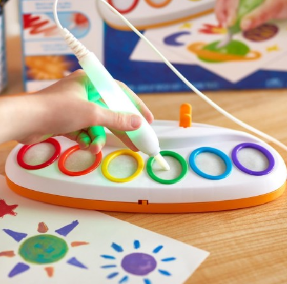 Станція малювання без бруду для малюків Crayola Color Wonder Magic Light Brush 6 фарб (F5S23) - фото 5 Станція малювання без бруду для малюків Crayola Color Wonder Magic Light Brush 6 фарб (F5S23) - фото 5