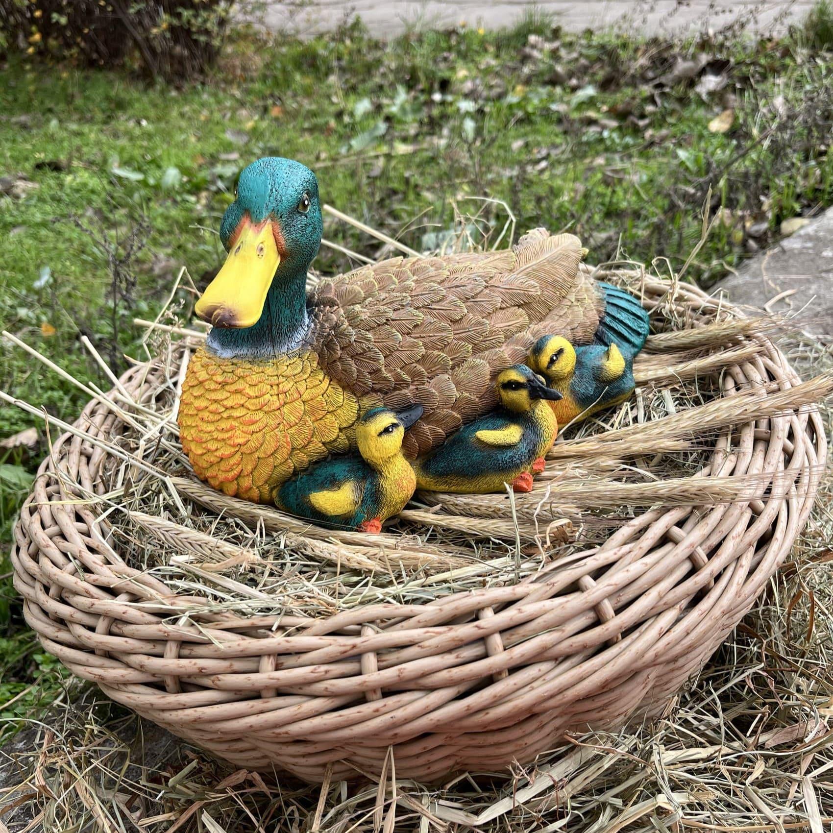 Садовая фигура Утиная семья в гнезде из ротанга №2 d 45 см (4483)