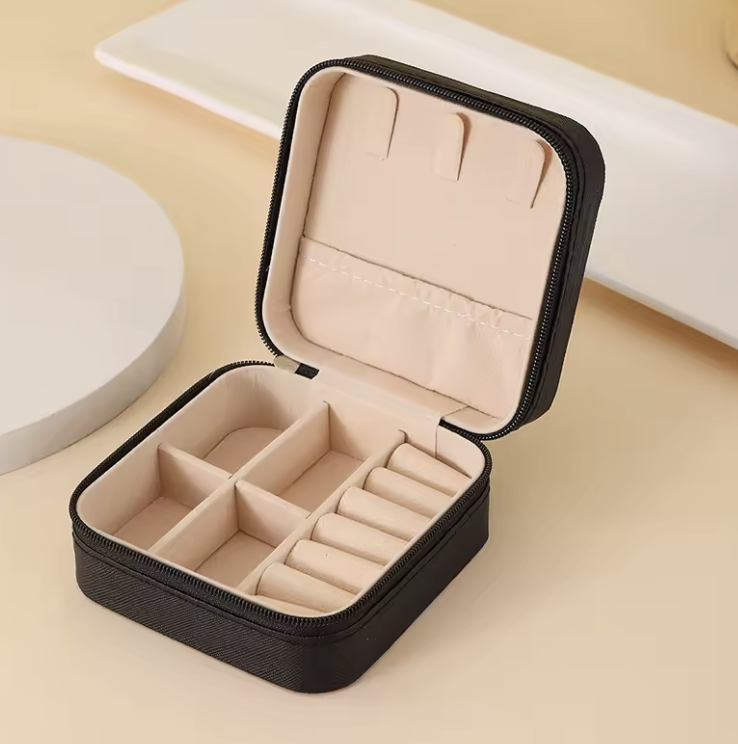 Скринька для прикрас портативна Чорний (32490715)