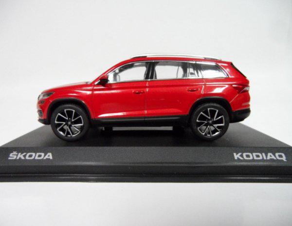 Модель автомобиля 1:43 Skoda Kodiaq Red Velvet (565099300F3P) - фото 3