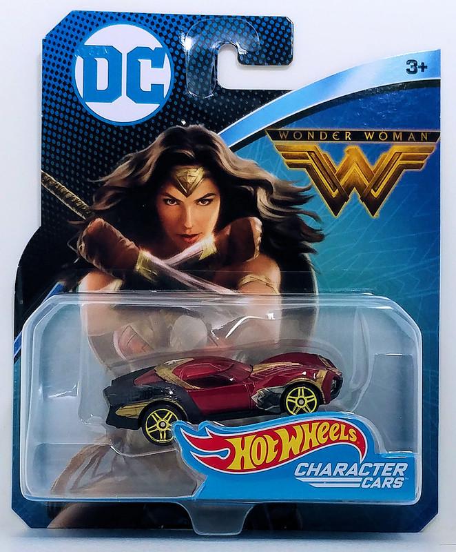 Игрушечная машинка Hot Wheels Wonder Woman 2017 DC Justice League Character Cars (DXV04)