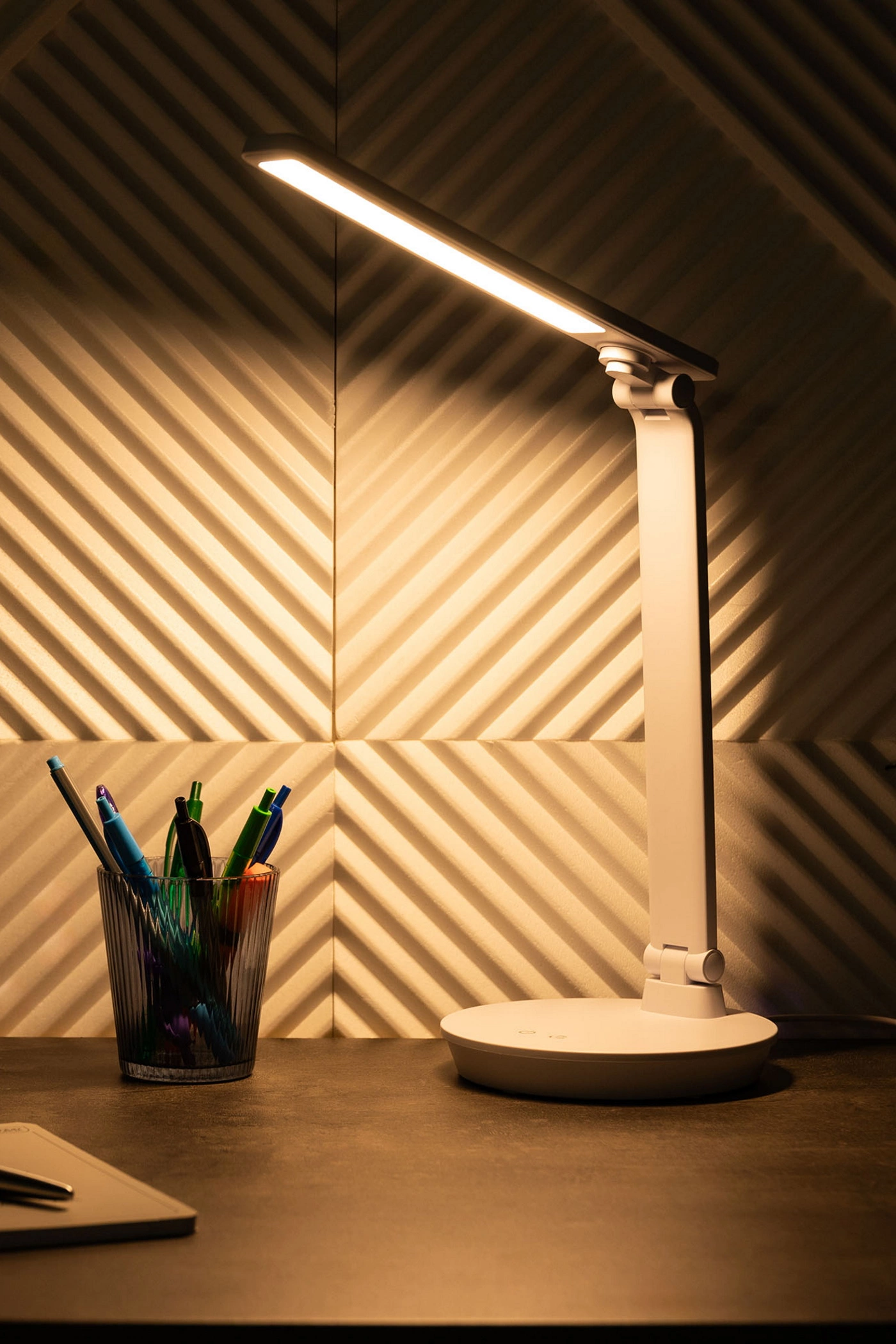 Настільна лампа Zuma Line SM-542-WH 1xLED module max. 5 Вт (SM-542-WH) - фото 6 Настільна лампа Zuma Line SM-542-WH 1xLED module max. 5 Вт (SM-542-WH) - фото 6