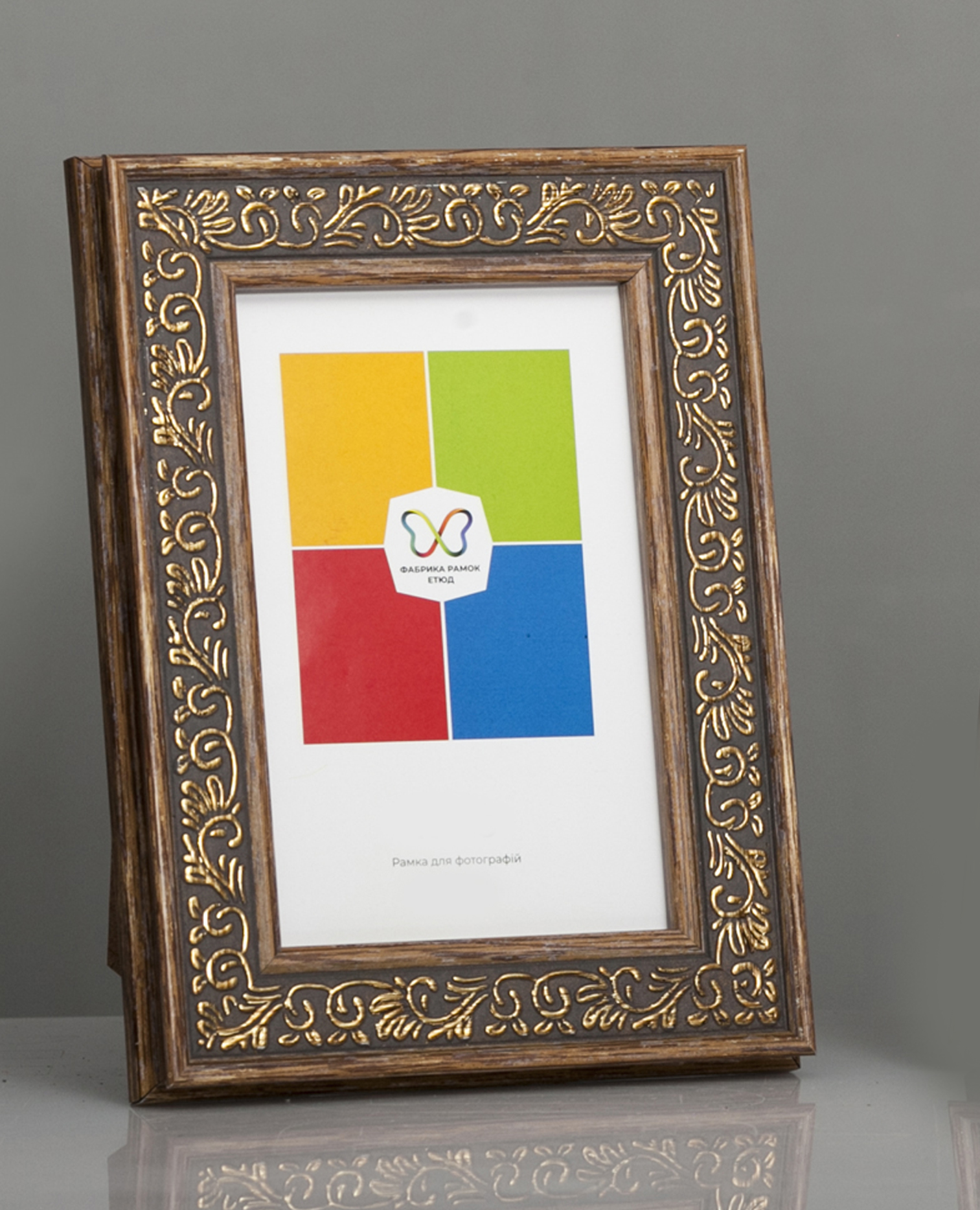 Фоторамка пластиковая 10х15 А6 со стеклом Коричневое дерево (Багет 3122-207)