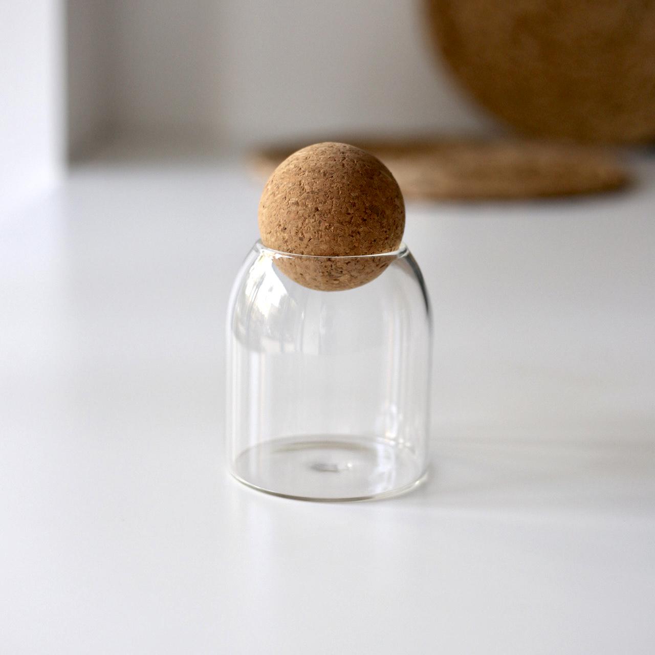 Набор стеклянных емкостей с пробковой крышкой-шаром 3 шт. - фото 9 Набор стеклянных емкостей с пробковой крышкой-шаром 3 шт. - фото 9