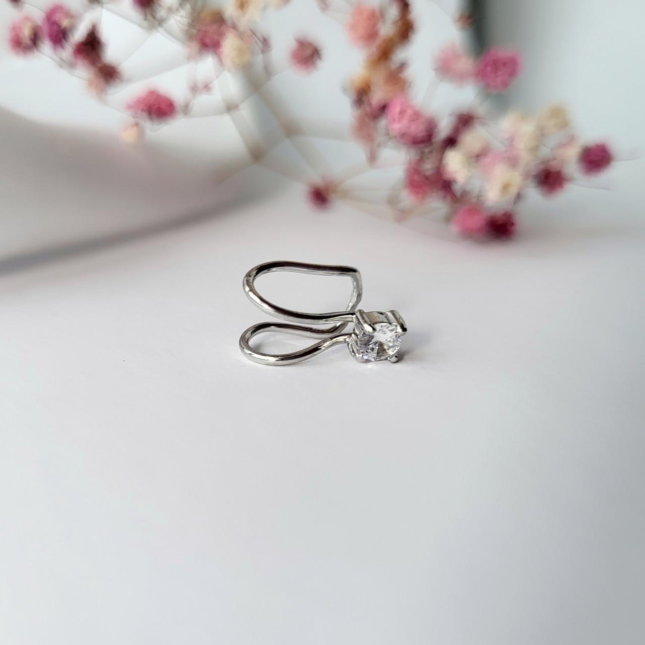 Серьга с Белыми камнями серебряная 925 пробы 0,80 г