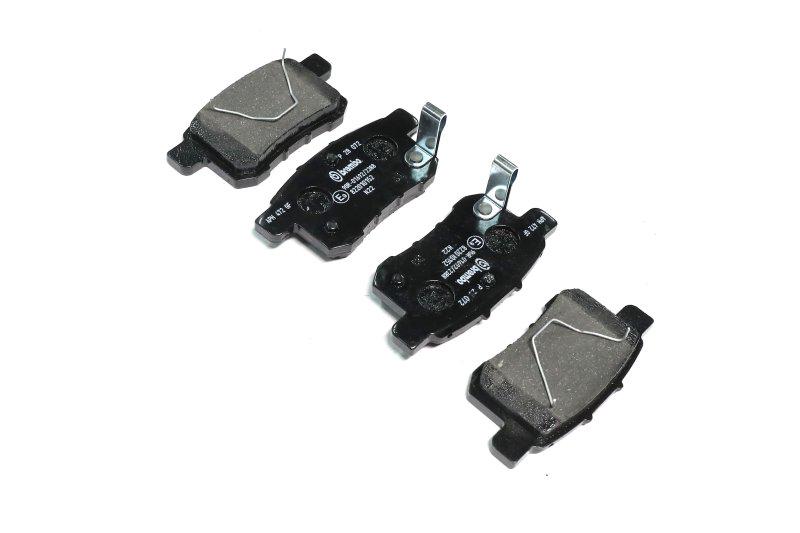 Гальмівні колодки дискові BREMBO Honda Accord задні (P28072)