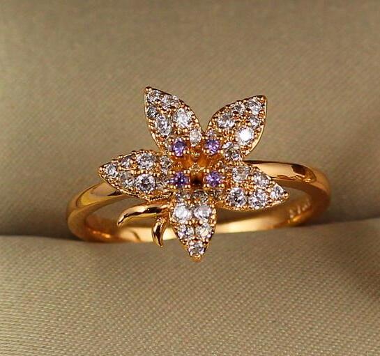 Кольцо Xuping Jewelry Лилия с лиловыми тычинками р. 17 Золотистый