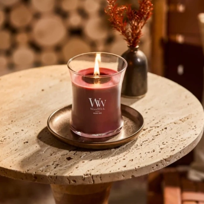 Свеча ароматическая Woodwick Medium Rouge Oud с ароматом розы и специй 275 г (5038581167886)